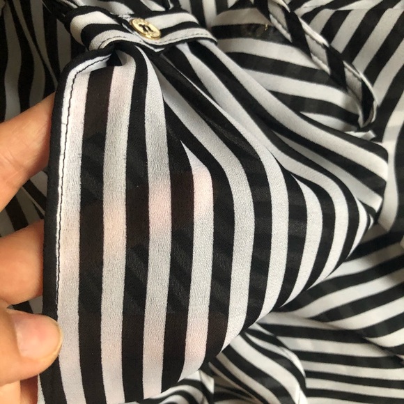 GUESS sheer detail blouse size XS - Picture 9 of 9